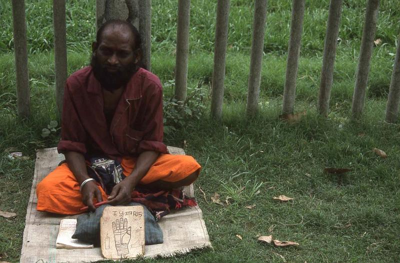 RWT 0139 135-26 Nepal Palmist.jpg